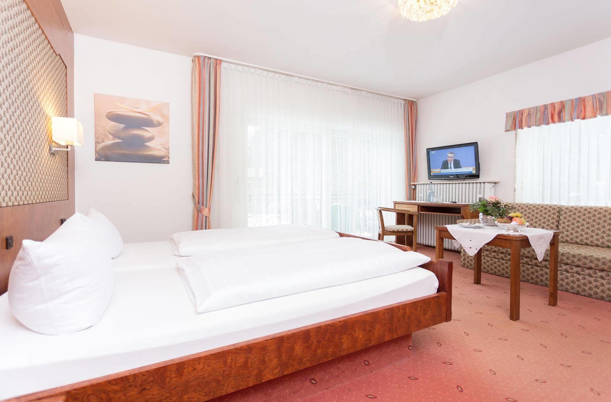 Hotel Pfaelzer Wald Bad Bergzabern Ngoại thất bức ảnh