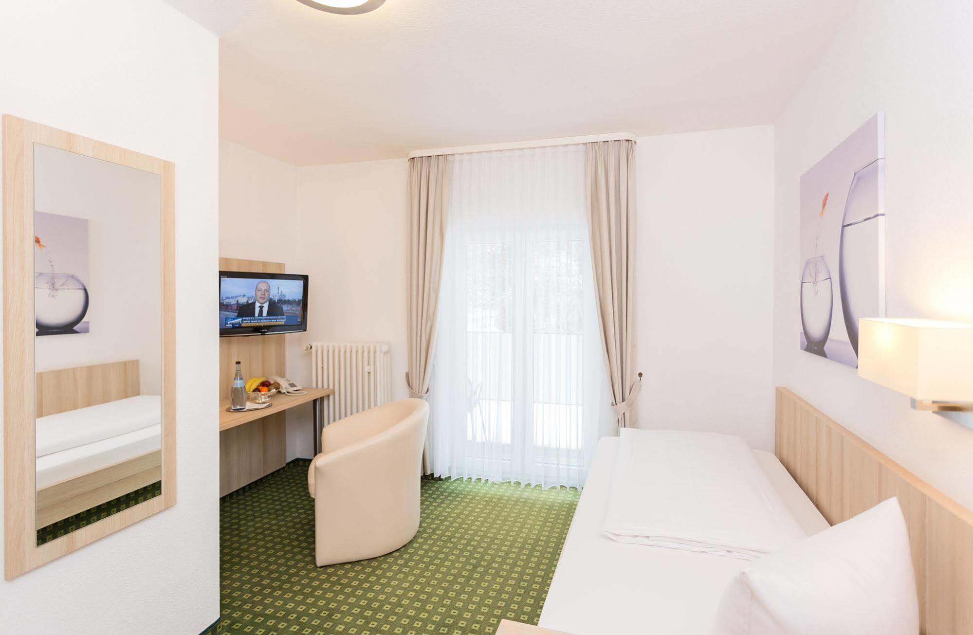 Hotel Pfaelzer Wald Bad Bergzabern Ngoại thất bức ảnh
