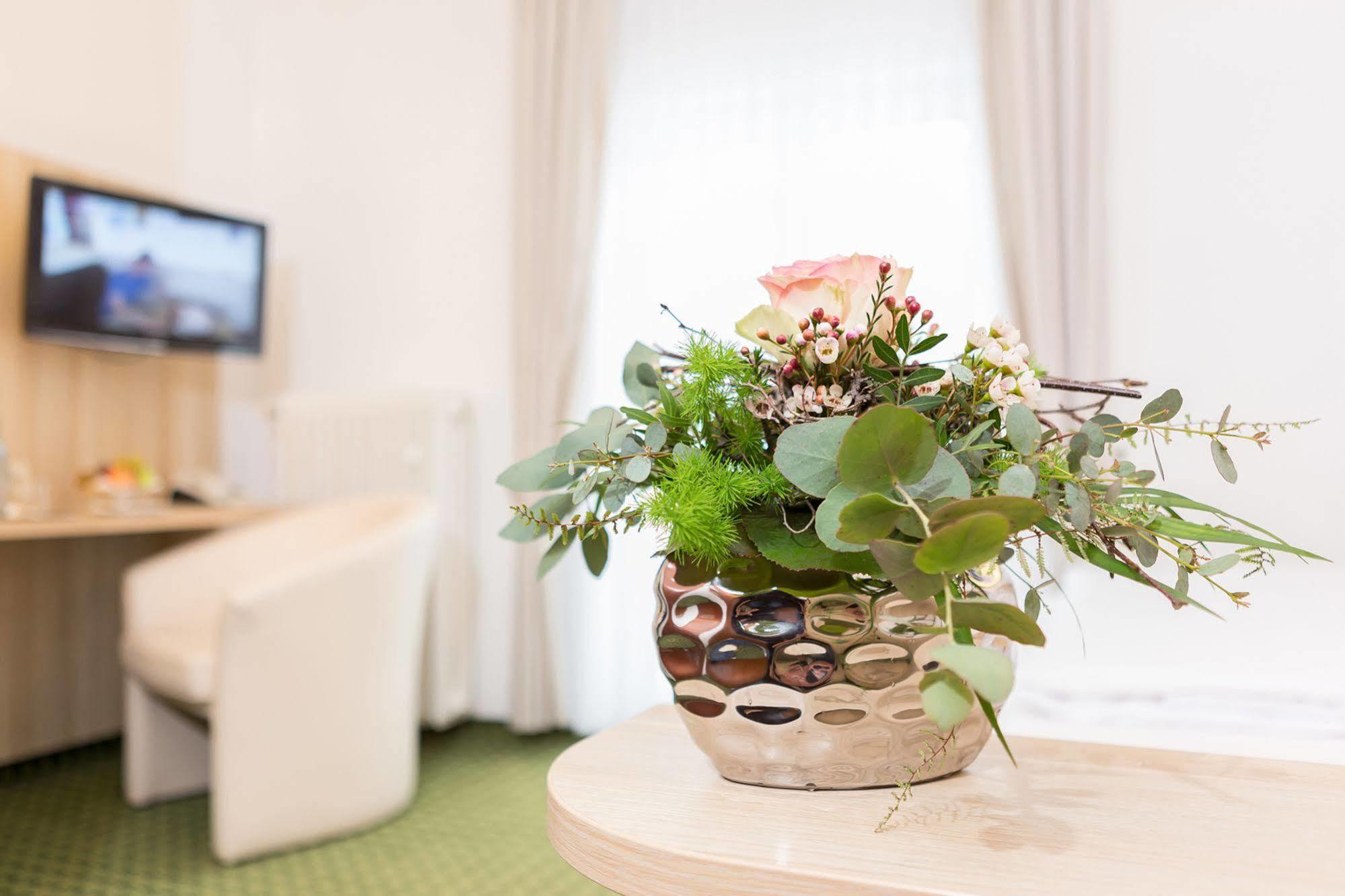 Hotel Pfaelzer Wald Bad Bergzabern Ngoại thất bức ảnh